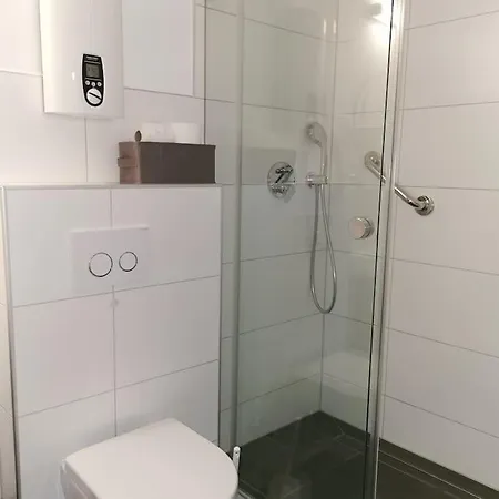 Schone Souterrainwohnung In Neuss-grimlinghausen * ノイス