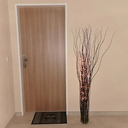 Schone Souterrainwohnung In Neuss-grimlinghausen アパート