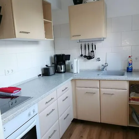 Schone Souterrainwohnung In Neuss-grimlinghausen * ノイス